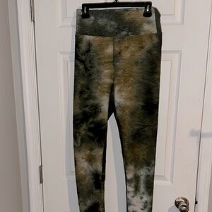 High Waist Green and Black Leggings with Camouflage Design